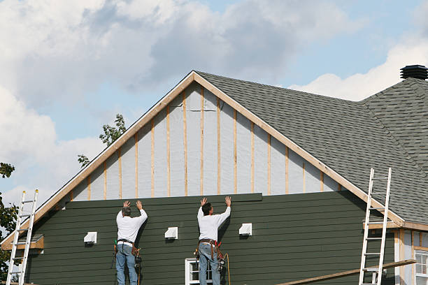 Professional Siding Installation technician working in Scottsville, VA